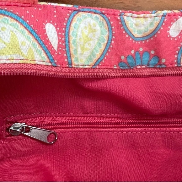 Emma & Chloe Paisley Floral Quilted Tote - Picture 8 of 12